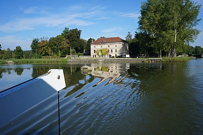 Bassin d'Escommes (Maconge) et « maison des ingénieurs » (Créancey).