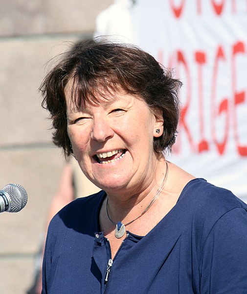 File:Marianne Borgen, Fredsmarsjen 2011.jpg