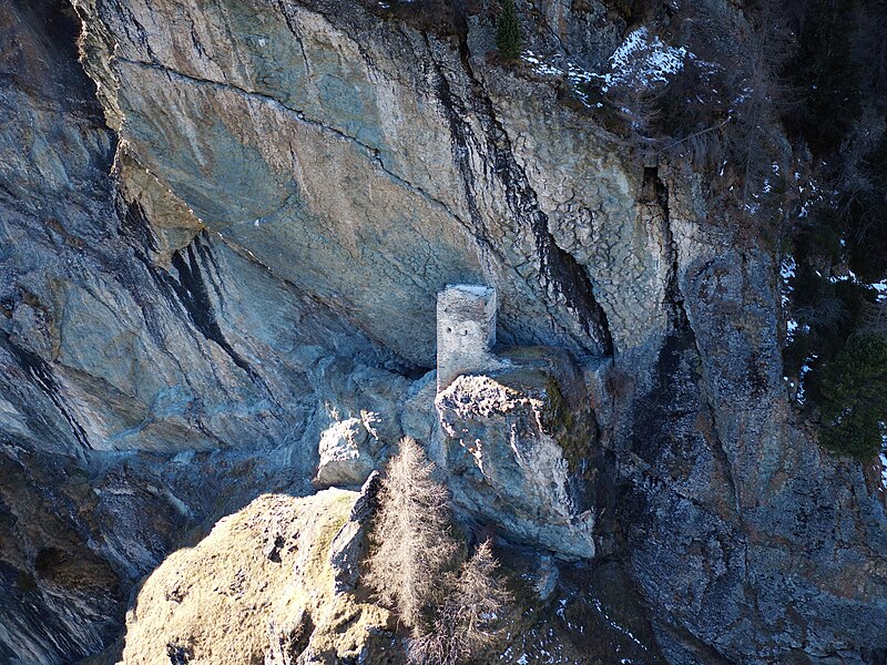 File:Marmels Castle, aerial photography 3.jpg