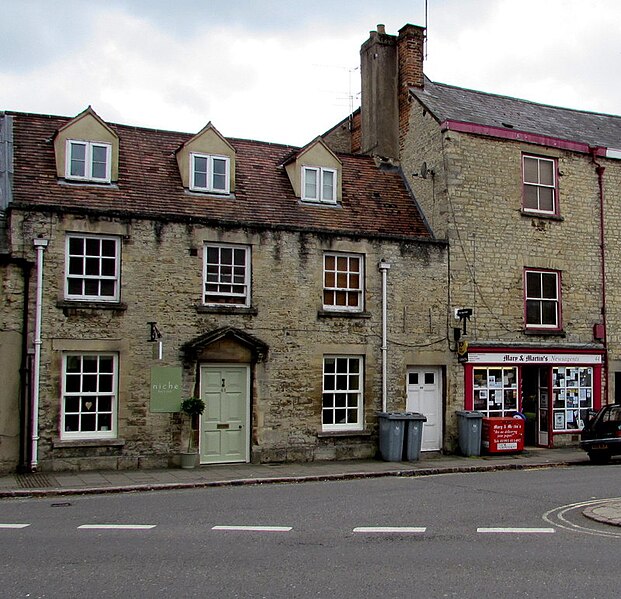 File:Mary ^ Martin's Newsagents shop in Woodstock - geograph.org.uk - 4538240.jpg