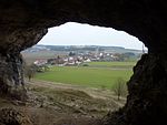 Mauern (Rennertshofen) Blick aus Höhle.jpg