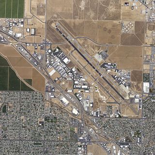 <span class="mw-page-title-main">Meadows Field Airport</span> Regional airport in Oildale, California, USA