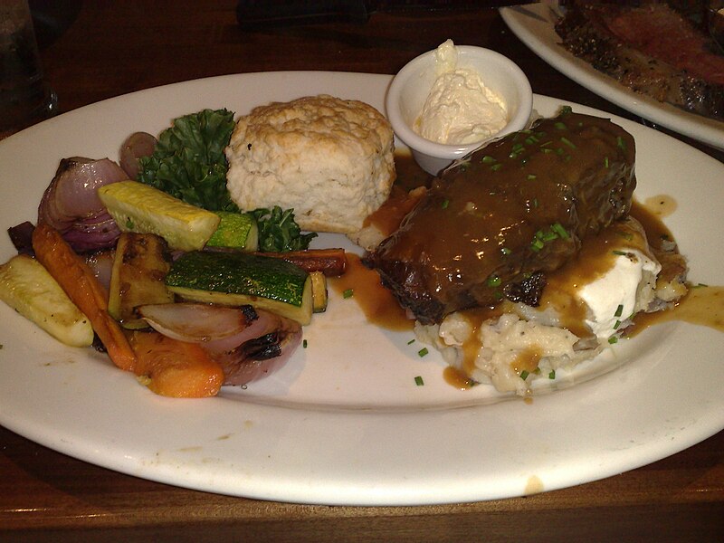 File:Meal at Claim Jumper Restaurant.jpg