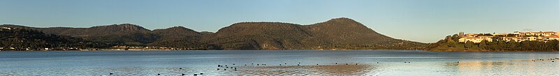 File:Meehan Range and Old Beach from Austins Ferry.jpg