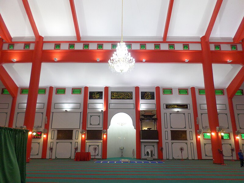 File:Melaka Chinese Mosque - Prayer Hall.jpg