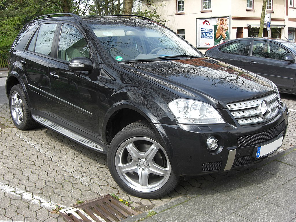 File:Mercedes ML (W164) Sportpaket front.jpg - Wikipedia