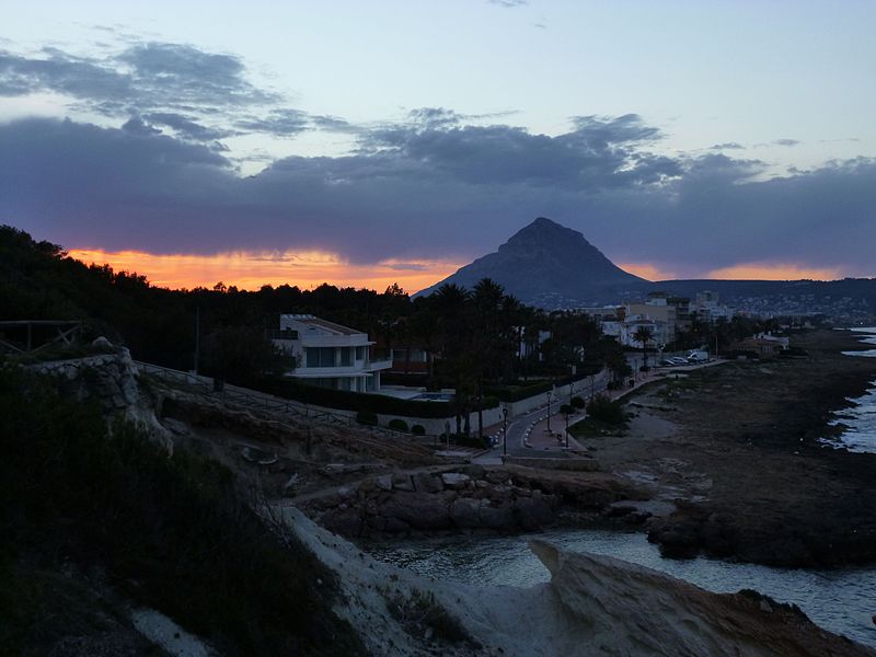 File:Montgó visto desde La Caleta II, Jávea.jpg