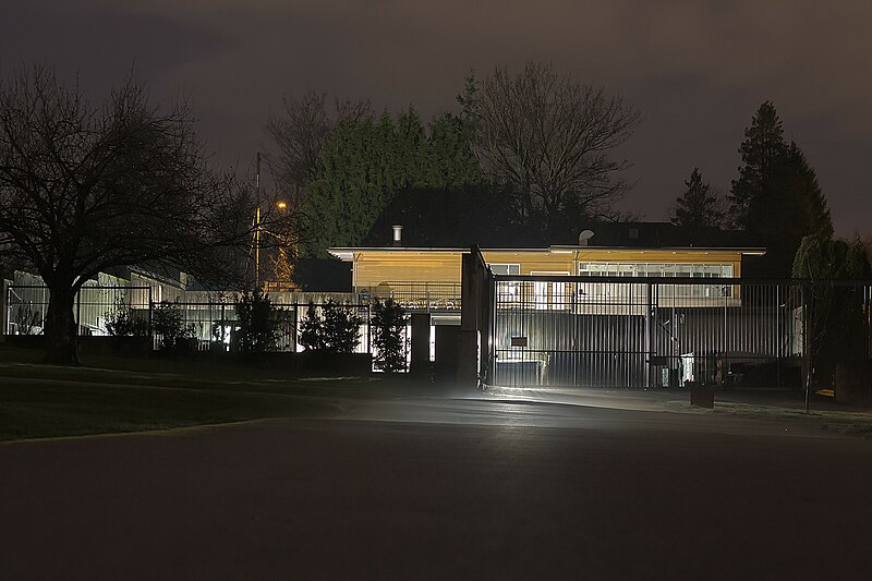 File:Mountain View Cemetery Building (144831783).jpg