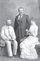 Михайло Миколайович Миклуха (сидить), Володимир Миколайович та його дружина Юлія