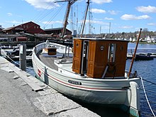 From October 1943, Gerda II was used to ferry Jewish refugees from German occupied Denmark to neutral Sweden. It ferried some 300 Jews to safety Mystic Seaport Gerda III.JPG