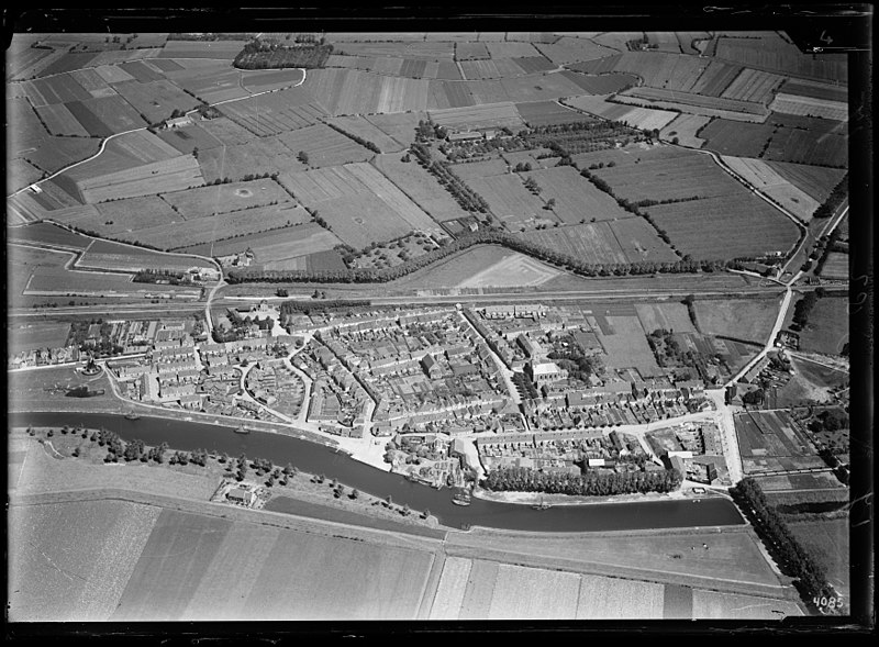 File:NIMH - 2011 - 0073 - Aerial photograph of Arnemuiden, The Netherlands - 1920 - 1940.jpg