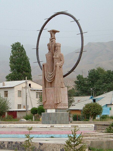 File:Naryn statue.jpg