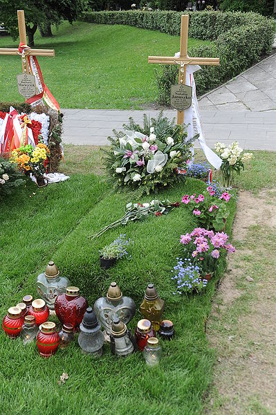 File:Natalia Januszko grave.jpg