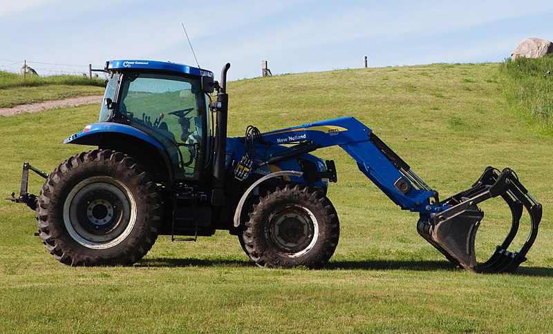 File:New Holland tractor with NH 850TL front loader.jpg