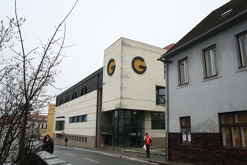 File:New building in Gymnázium Třebíč in Třebíč, Třebíč District.jpg