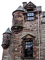 Torrette angolari mensolate nel castello di Newark a Port Glasgow