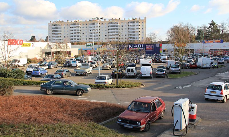 File:Nogent-le-Rotrou - Strip mall.JPG