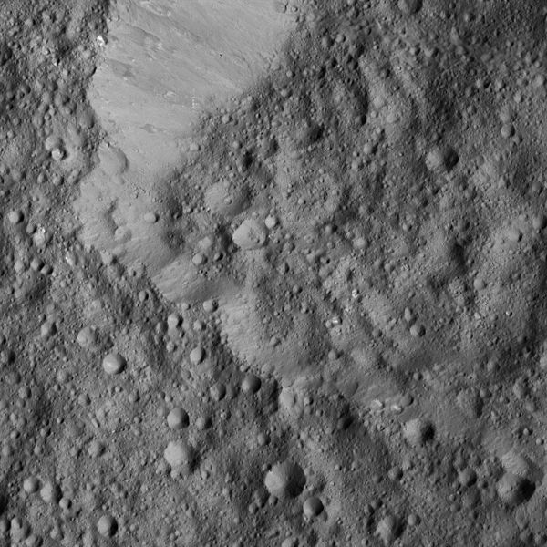 File:PIA20935-Ceres-DwarfPlanet-Dawn-4thMapOrbit-LAMO-image173-20160601.jpg