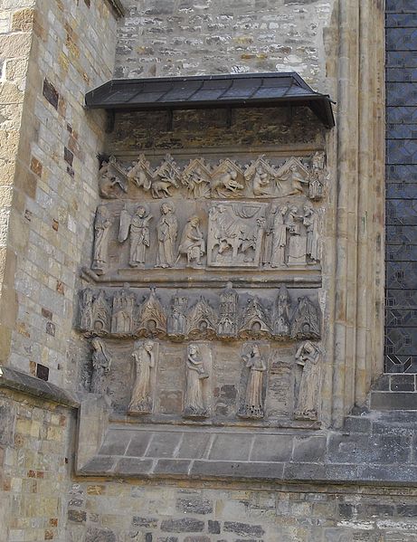 File:Paderborn-Relief Dom-links.jpg