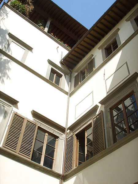 File:Palazzo bargellini cortile 03.JPG