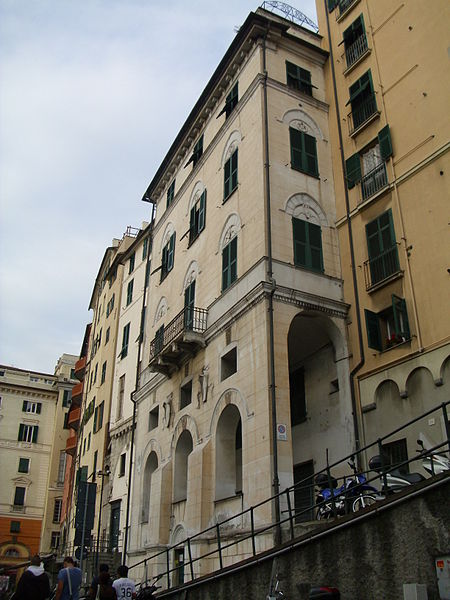 File:Palazzo ottecentesco Cavour Genova 01.jpg