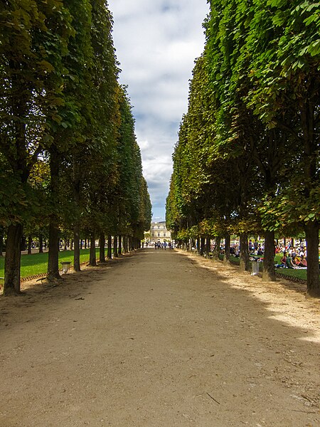 File:Paris 20130811 - Jardin du Luxembourg 1.jpg