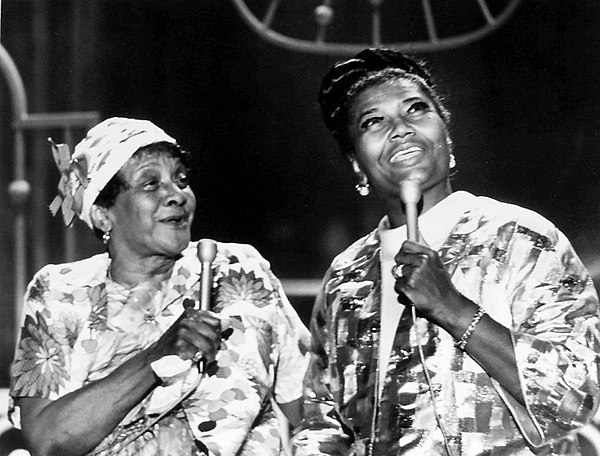Mabley with Pearl Bailey on The Pearl Bailey Show in 1971