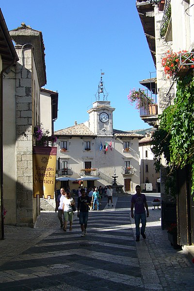 File:Pescocostanzo - panoramio (2).jpg