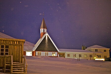 Fail:Polar night in Longyearbyen (20-11-2010 - 11-00 a.m.) (available light) - panoramio.jpg