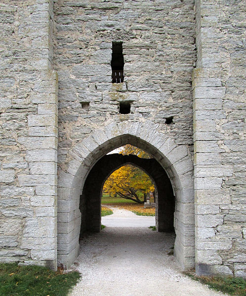 File:Porten i Snäckgärdsporten Visby ringmur 1.jpg