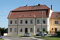 Čeština: Budova bývalé pošty, V Zámku 1, Pozořice, okres Brno-venkov.