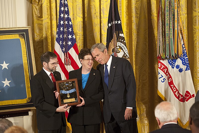 File:President George W. Bush with Parents of Medal of Honor Recipient Private First Class Ross A. McGinnis.jpg