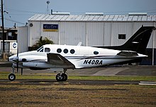 Private Beech B90 King Air N40BA cn LJ-444.  Postaveno v roce 1969. (4199000637).jpg