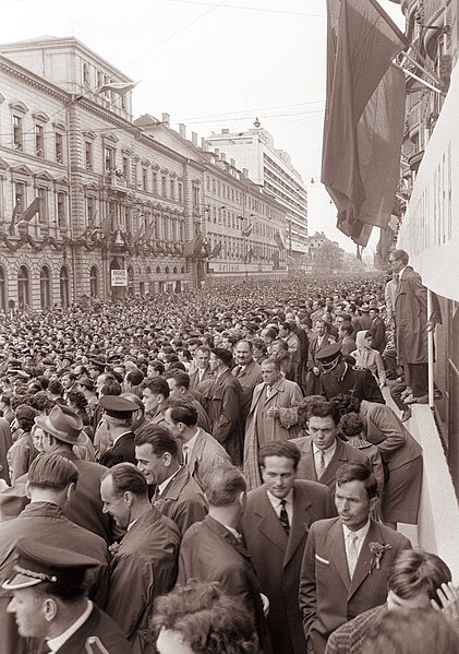 File:Prvomajski sprevod v Ljubljani 1961.jpg