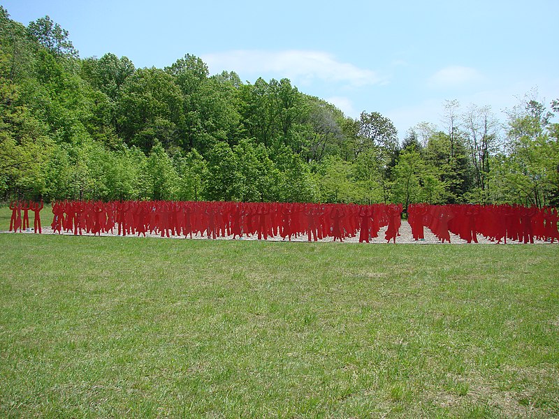 File:Red Army (Ray Smith), Laurel Highlands 205 Kentucky Knob, Sculpture Garden (2).jpg