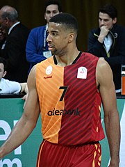 Richard Hendrix Fenerbahçe Baloncesto masculino vs Galatasaray Baloncesto masculino TSL 20180304.jpg