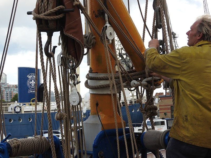 File:SB Ironsides lowering the topsail 7102.JPG