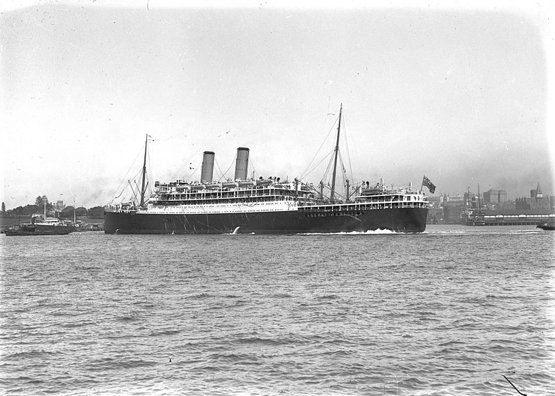 File:SS ORONSAY underway near Circular Quay (13860178344).jpg