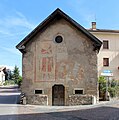 Die mit Fresken geschmückte Westfassade