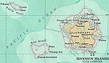 Carte figurant l'île de Pohnpei en jaune et les atolls d'Ant et de Pakin à l'ouest par des pointillés noirs