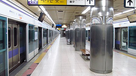 Seoul metro 510 Banghwa station platform 20180914 173620