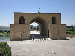 Shahrestan Bridge (Isfahan) 005.jpg
