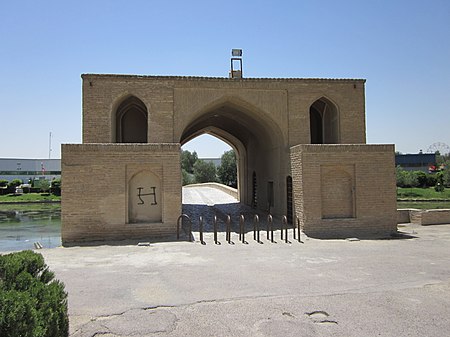 Shahrestan Bridge (Isfahan) 005.jpg