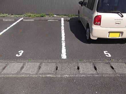 The number 4 is missing in a parking lot in Japan.