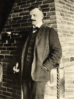 Sibelius à Ainola 1907.gif