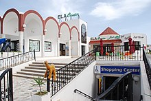 In den Tourismus-Zentren entlang der Mittelmeerküste finden sich zahlreiche moderne Einkaufszentren.