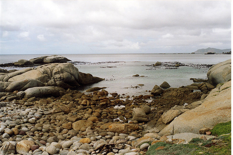 File:South entry at CT dive site Castle Rocks.jpg