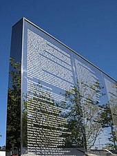 Mahnmal Spiegelwand am Hermann-Ehlers-Platz