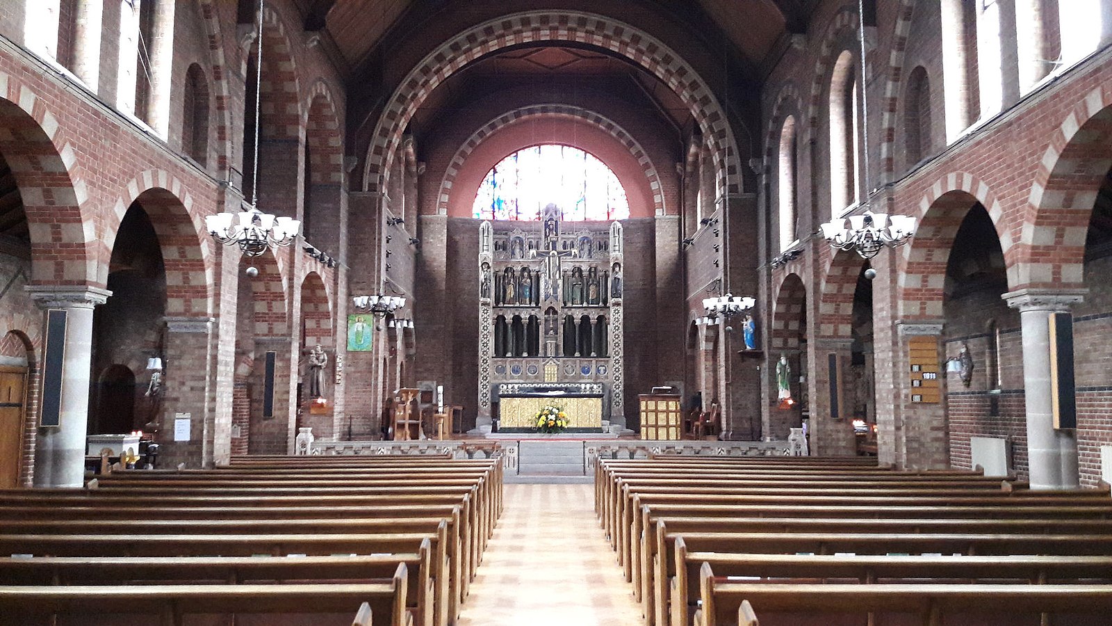 Church s. Шотландия Церковь Святой Марии и Финнана. Our Lady & St Peter RC Church, Wimbledon. St Winefride's well Shrine.