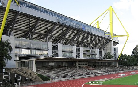 StadionRoteErdeTribüne3